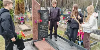 Уборка места захоронения И.Ф.Кузнецова