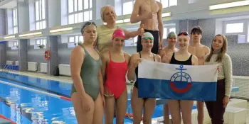Гимназическая команда на зональных соревнованиях по плаванию