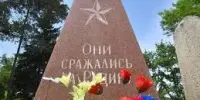Никто не забыт. Уборка места захоронения героя